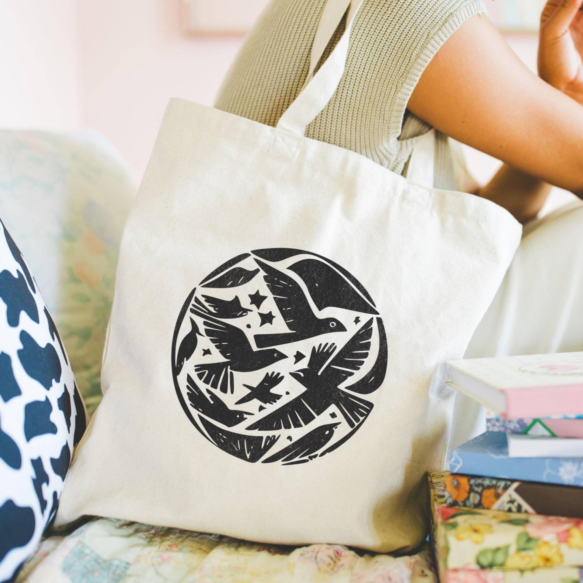 Personalisierte Vögel Linolschnitt Einkaufstasche - Bücherwurm Umhängetasche Aus Leinen von RolunaStudio