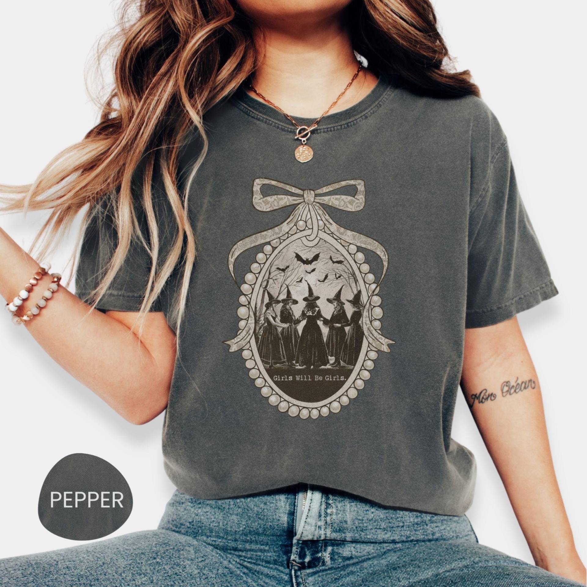 Vintage Halloween Shirt - Komfort Farben Hexen Tshirt Girls Will Be von RolunaStudio