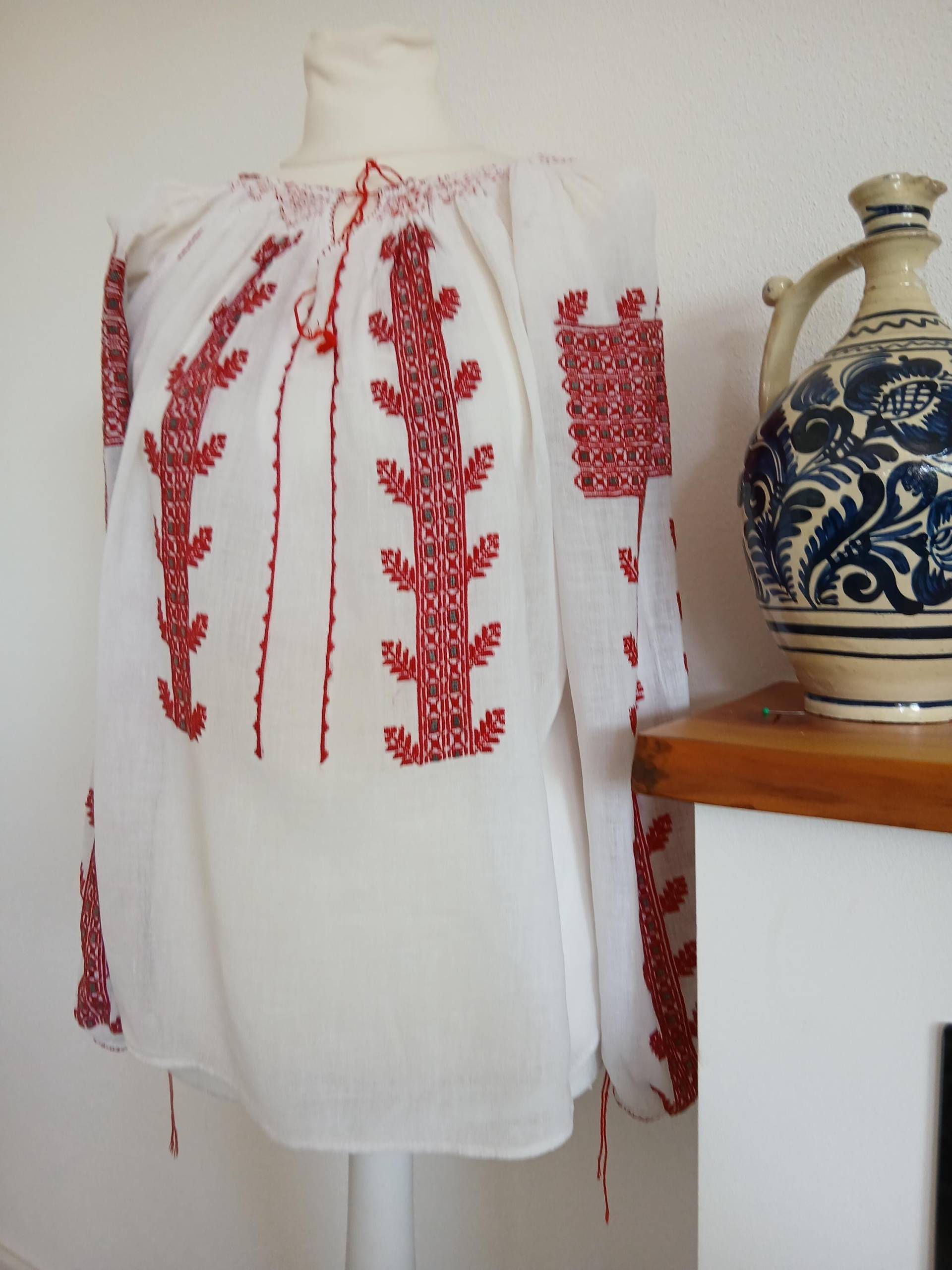Vintage Folklore Bluse Handarbeit 70Er Artisanat Rumänien România Stickerei Boho Hippie Vintage Folklore Bluse Handarbeit 70Er Artisanat Rumänien România Stickerei Boho Hippie von Romaniancaleidoscop