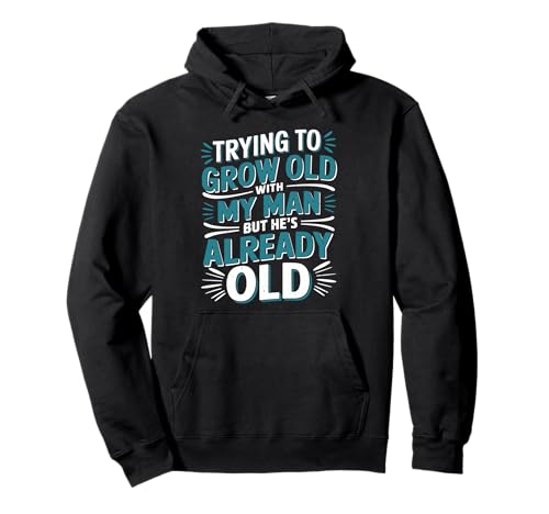 Trying To Grow Old With My Man But He's Already Old - Pullover Hoodie von Romantischer alternder Humor