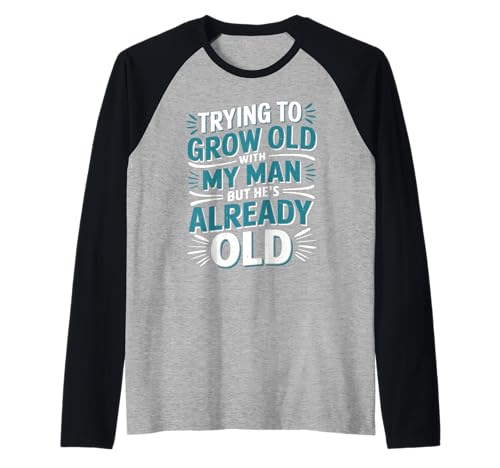 Trying To Grow Old With My Man But He's Already Old - Raglan Trying To Grow Old With My Man But He's Already Old - Raglan von Romantischer alternder Humor