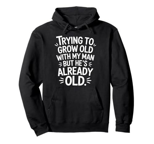Trying to Grow Old with My Man But He's Already Old |- Pullover Hoodie Trying to Grow Old with My Man But He's Already Old |- Pullover Hoodie von Romantischer alternder Humor
