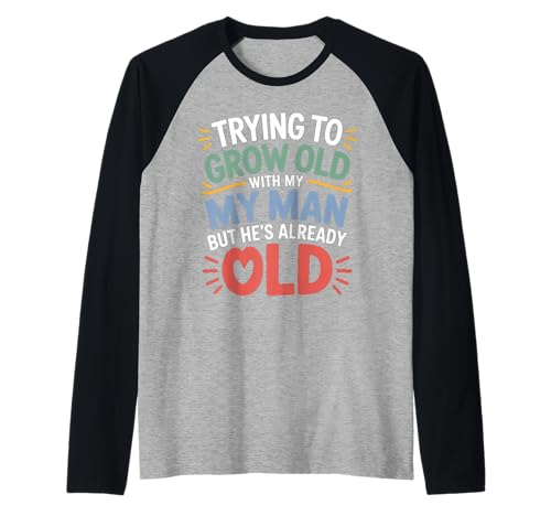 Trying to Grow Old with My Man But He's Already Old - Raglan von Romantischer alternder Humor