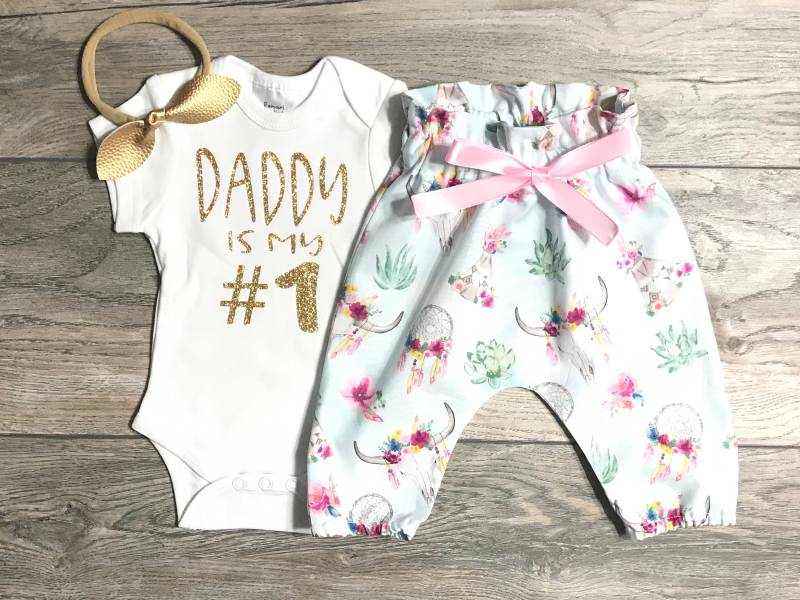 Daddy Ist Meine Nummer 1 Body - Outfit Girl + Boho Hose Schleife Best Dad Eins Baby Set Papa/Vater von RomariForKids