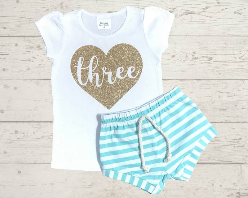 Drei Im Herzen 3. Geburtstag Outfit Für Mädchen - Weißes Kurzes Puffärmel Gold Glitzer Shirt + Mint Gestreifte Shorts 3 Jahre Alt von RomariForKids