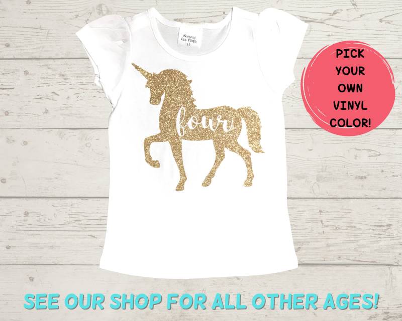 Einhorn Vier - 4. Geburtstag Outfit Kleinkind Mädchen Gold Glitzer Kurze Puffärmel T-Shirt Vierter Shirt Schwarz Oder Weiß von RomariForKids