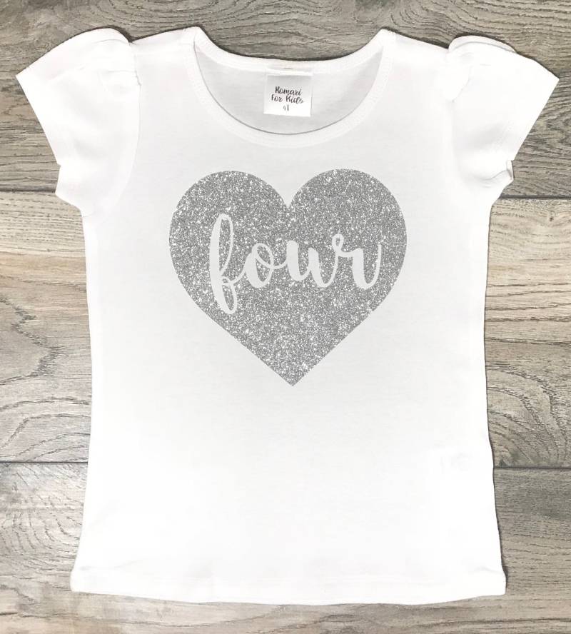 Geburtstag Outfit 4 Jahre Altes Mädchen - Vier in Herz Silber Glitzer Kurze Puffärmel Top 4. Vierter Bday T-Shirt von RomariForKids