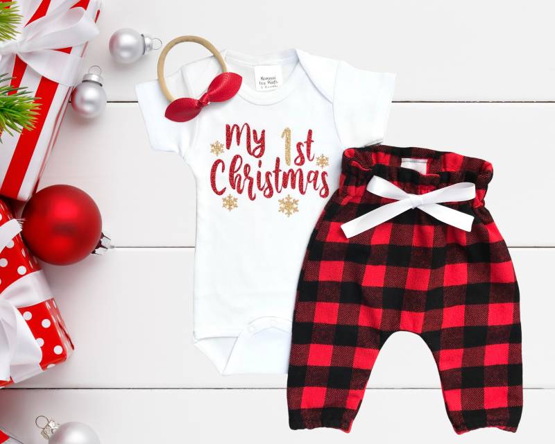 My First Christmas - 1. Weihnachts Outfit Baby Mädchen Body + Rot/Schwarz Karierte Hose Rote Schleife Erstes Babygirl von RomariForKids