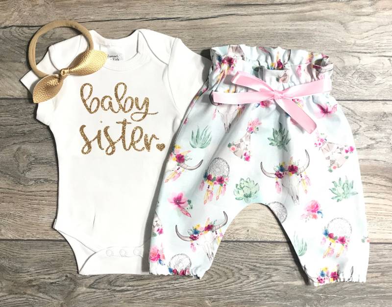 Neugeborenen Coming Home Outfit Baby Mädchen - Schwester Body + Hoch Taillierte Boho Blumen Hose Schleife Krankenhaus von RomariForKids