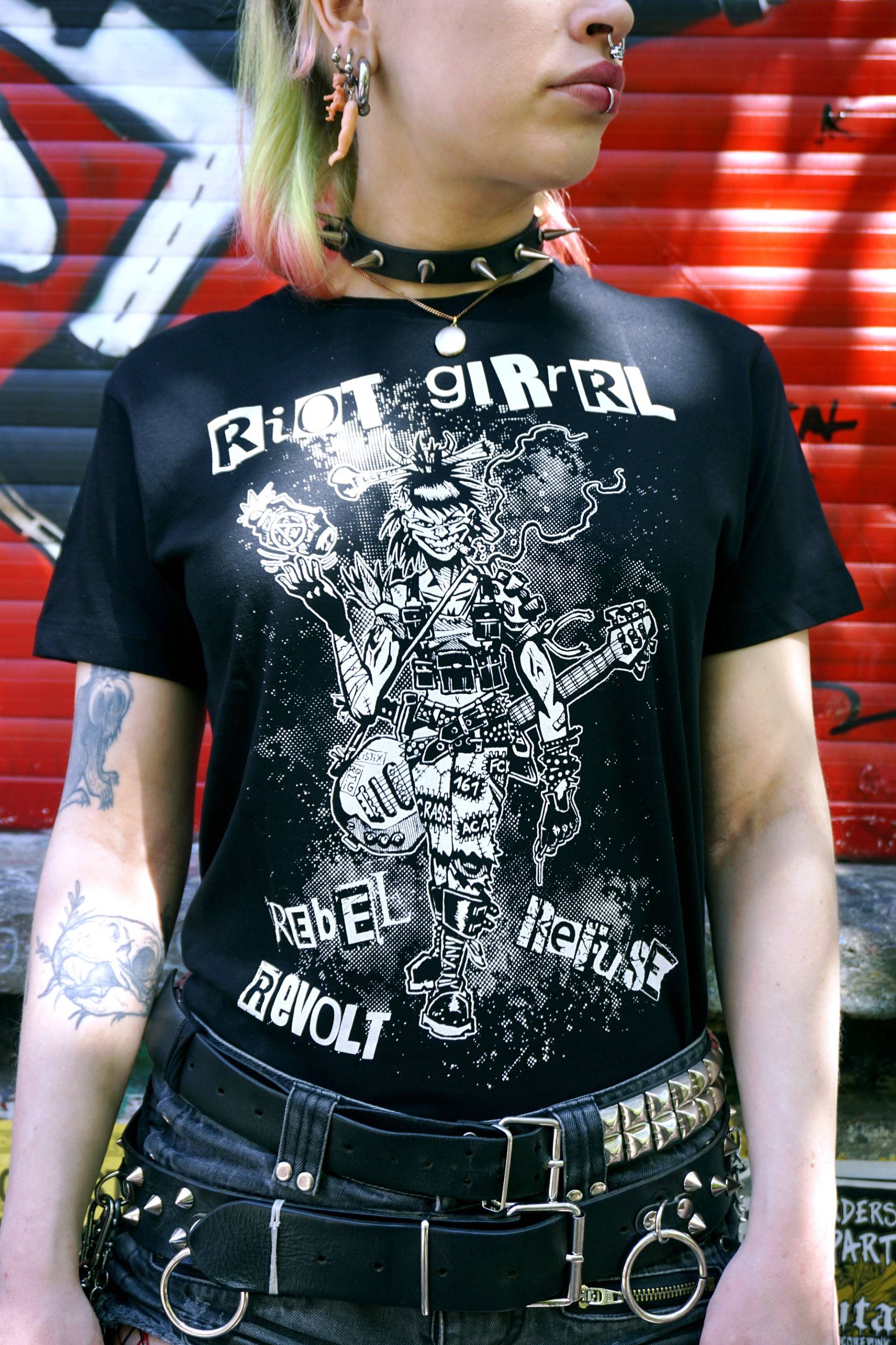 Riot Girrrl Siebdruck-Punk-T-Shirt Ded Riot Girrrl Siebdruck-Punk-T-Shirt Ded von RomigDEDstore