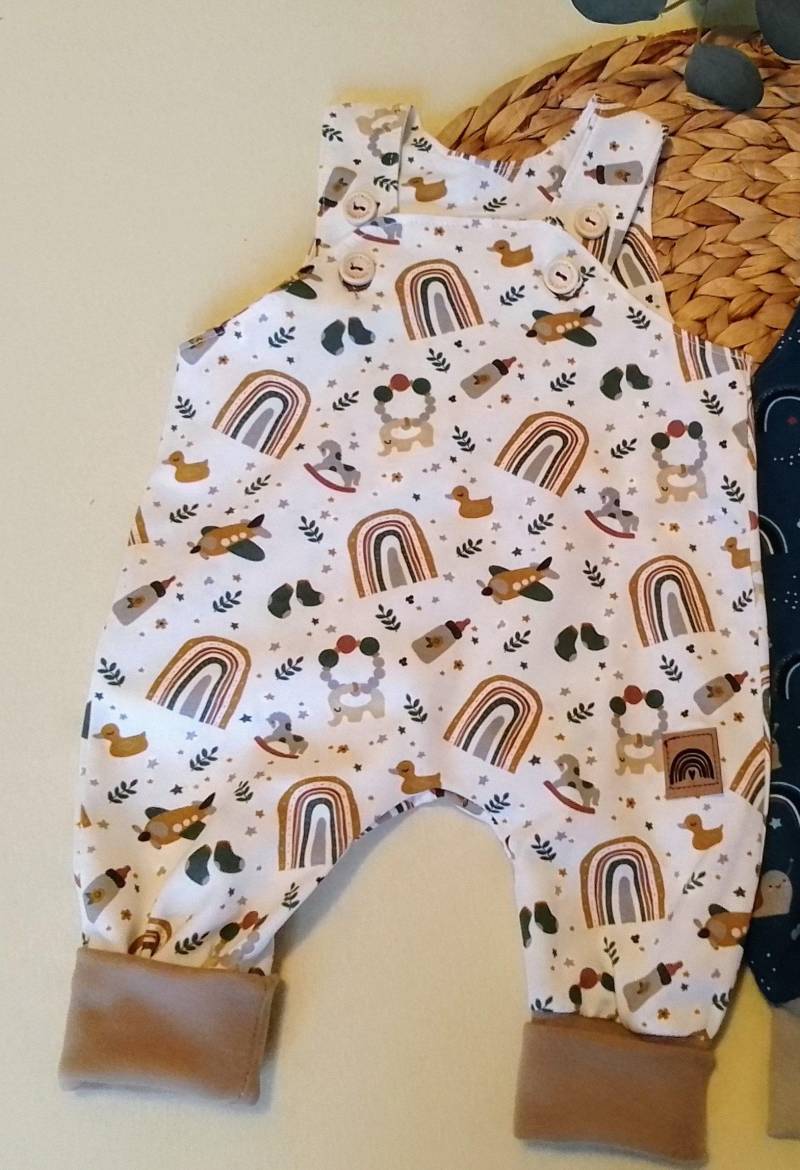 Bio Latzhose Gr. 56 Regenbogen Geschenk Geburt Taufe Unisex Overall, Unikat von RomySchneidert59