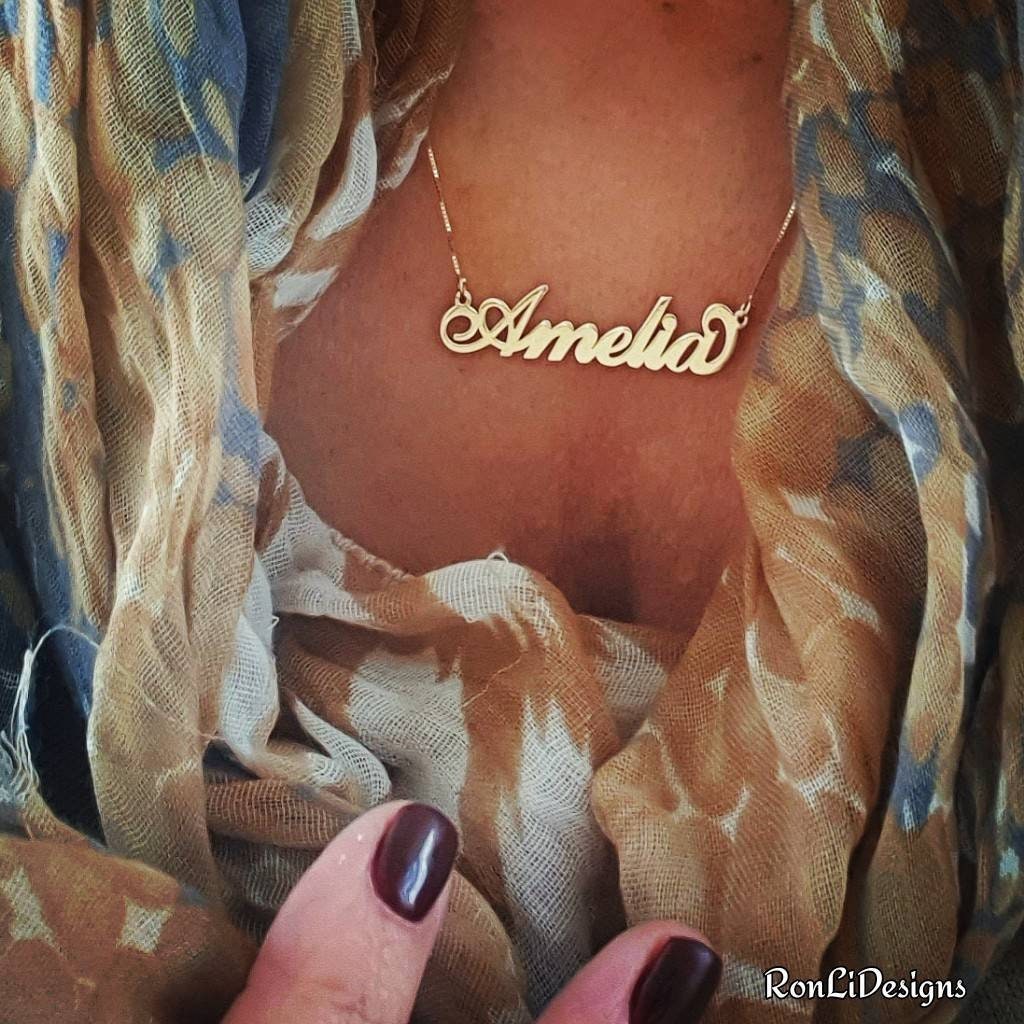14K Gold Namenskette Personalisierte Solide Halskette Mit Namen Namensschild Amelia Style von RonLiDesigns