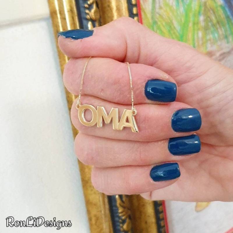 14K Solid Gold Blockbuchstabe Namenskette - Oma von RonLiDesigns