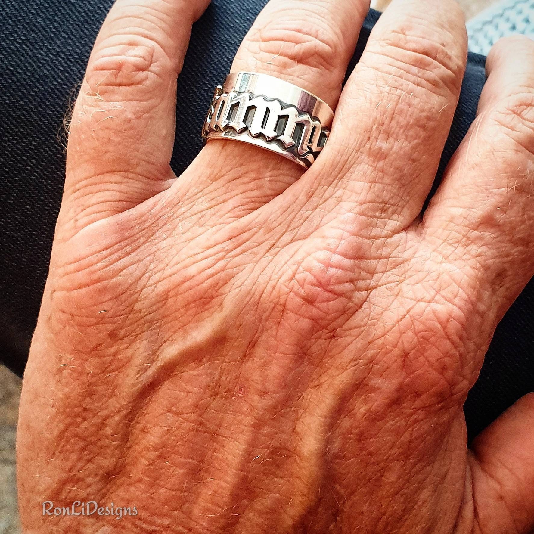 Breiter Silber Ring Personalisierter Herrenring von RonLiDesigns