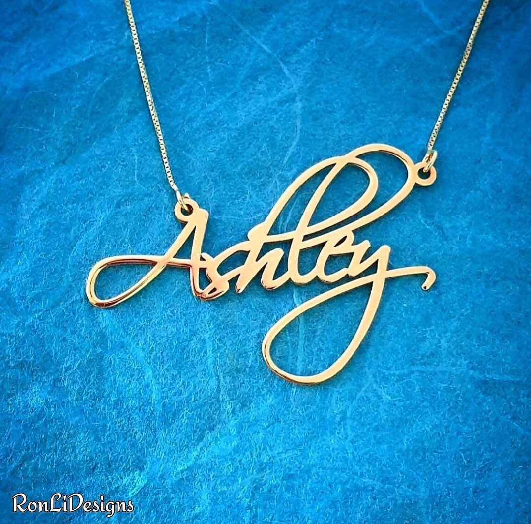 Gold Name Halskette Kette Anhänger Ashley Style von RonLiDesigns