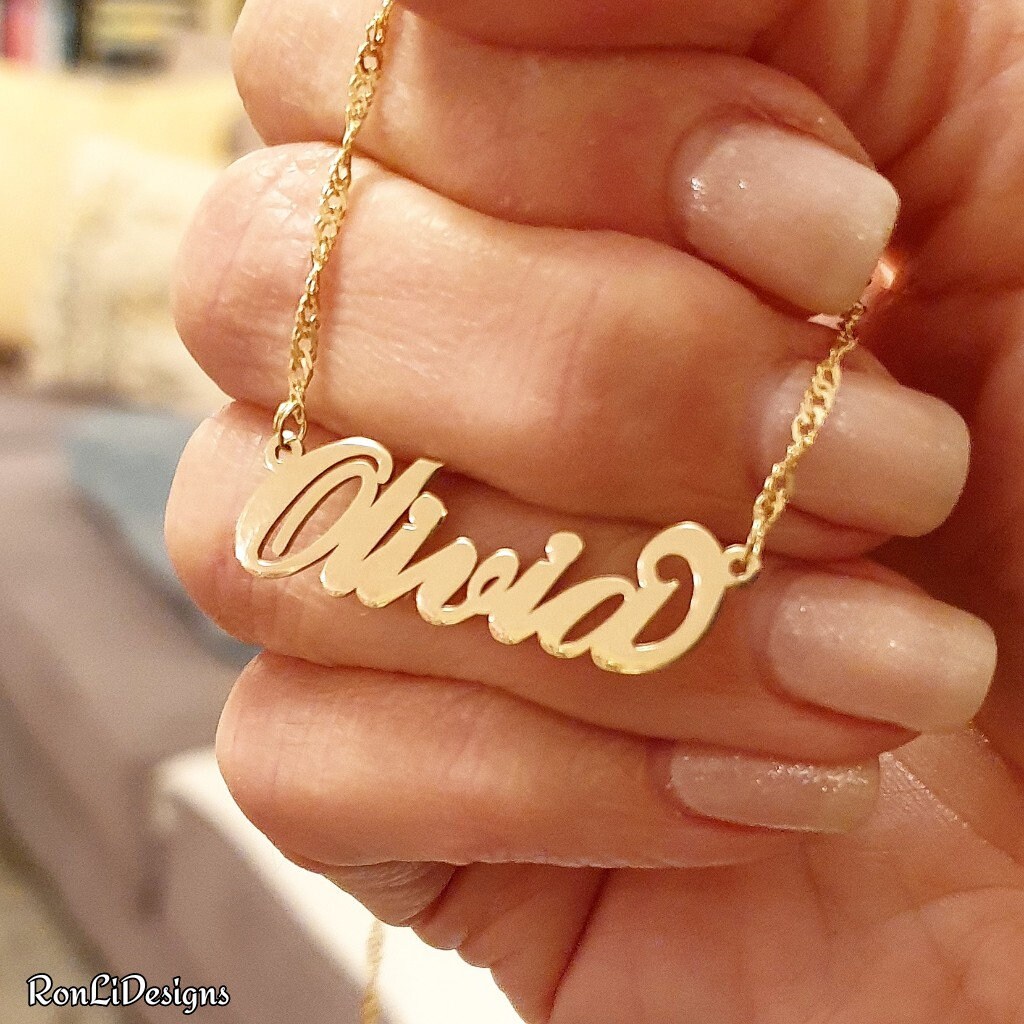 Personalisierte Reine 14K Gold Namenskette Olivia Script Design in Jedem Namen Beste Qualität von RonLiDesigns