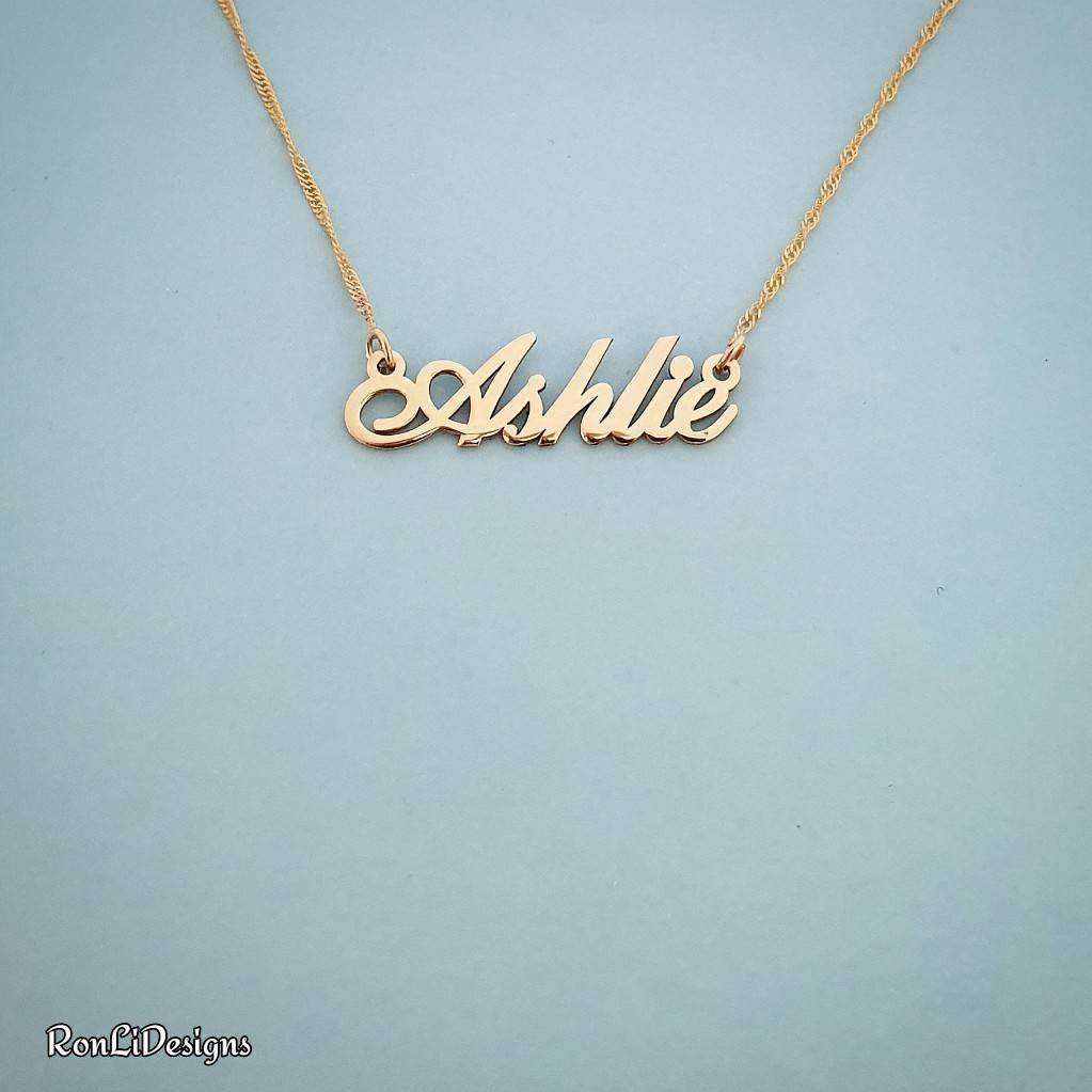 Kleine Massive 14 Karat Gold Classic Script Name Halskette - Kindergröße Namensteller Und Kette von RonLiDesigns