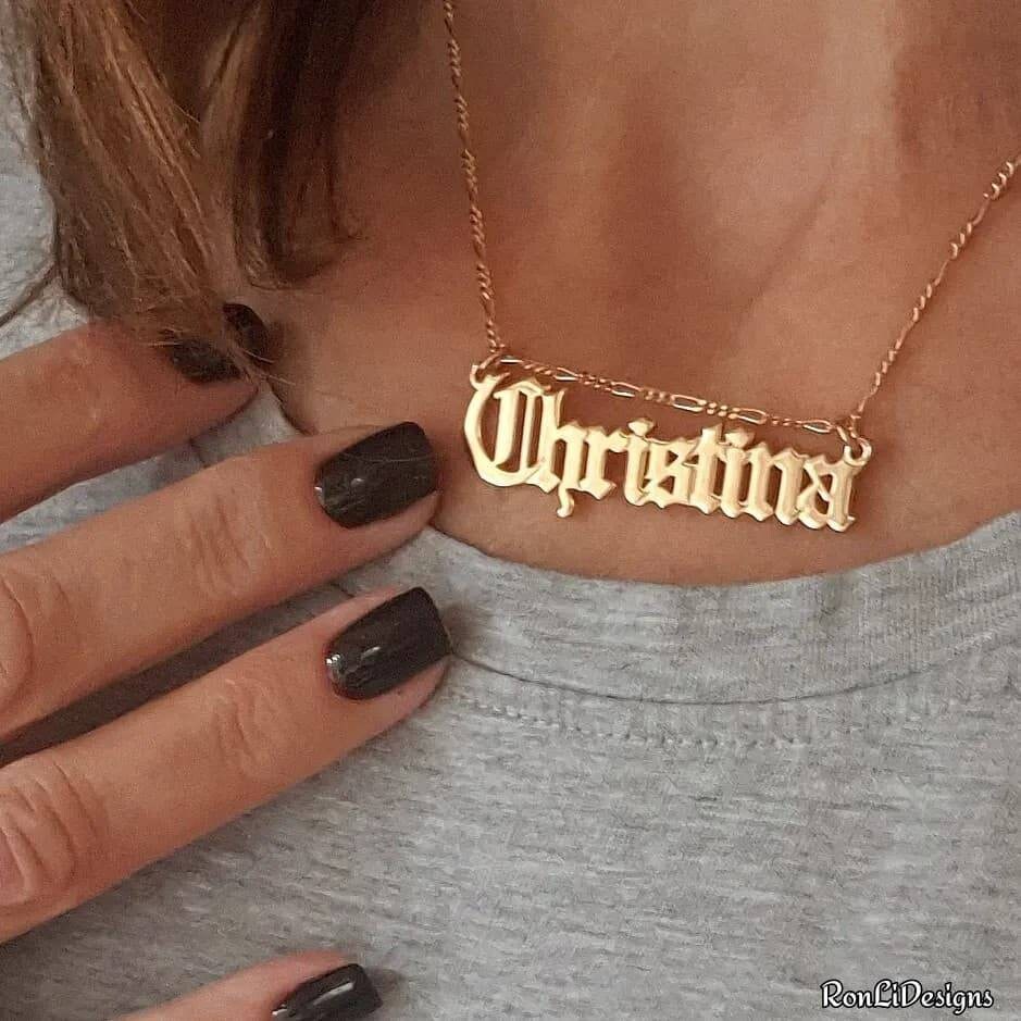 Namenskette Gold Old English Style Gothic Schrift 18K Vergoldet Christina von RonLiDesigns