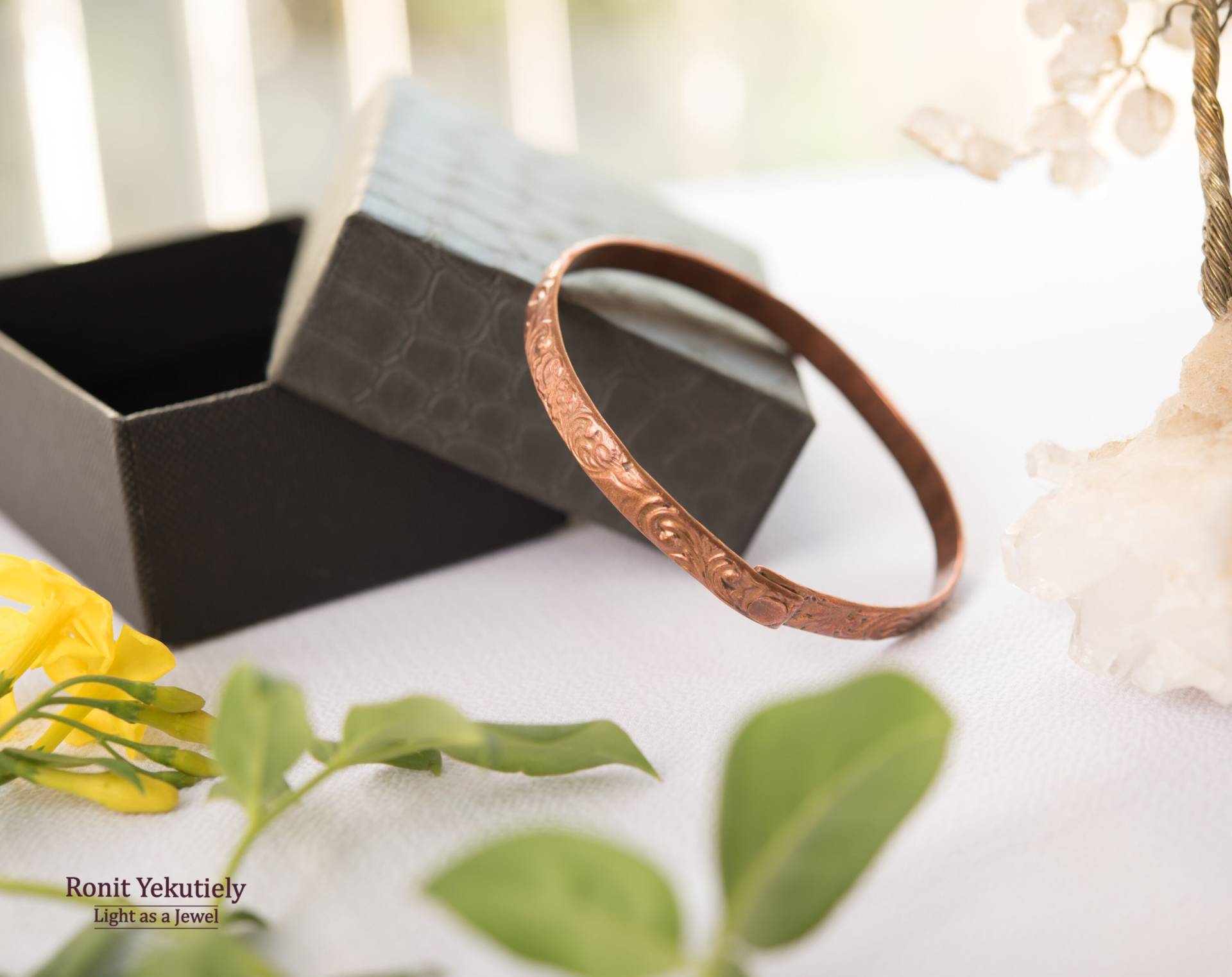 14K Rose Gold Armband, Einzigartige Armreifen Mit Blumen, Vintage Reifen Armbänder, Dicke Armreif, Armbänder Für Frauen von RonitYekutielyArtist
