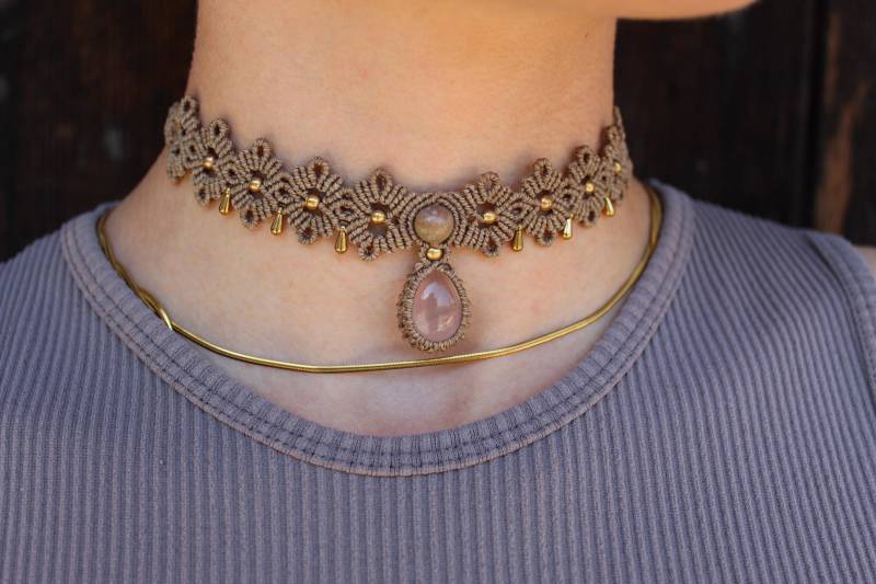 Boho Makramee Chocker Mit Kristall - Handgemachte Statementkette von Ronjascreations