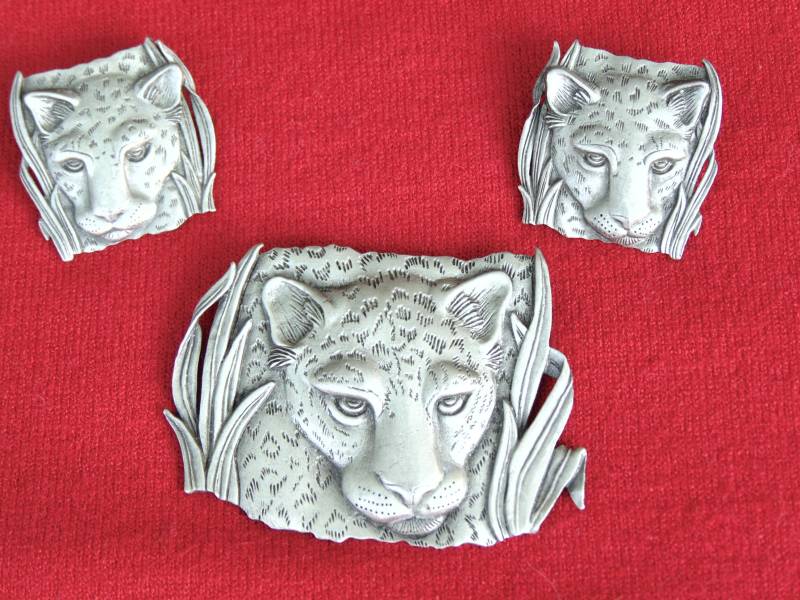 Leopard Brosche Und Ohrringe Set-1986 Jj Pewter Schmuck-Leopard Brosche-Leopard Durchbohrte Ohrringe-Silber Set-Zinn Schmuck Set-Leopard von RonnaLees