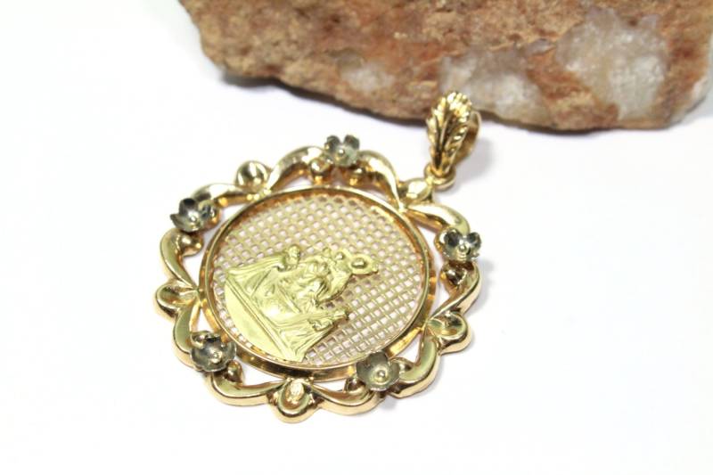 18K Solid Gelbgold Ave Maria Baby Jesus Vintage Anhänger von Ronnie7