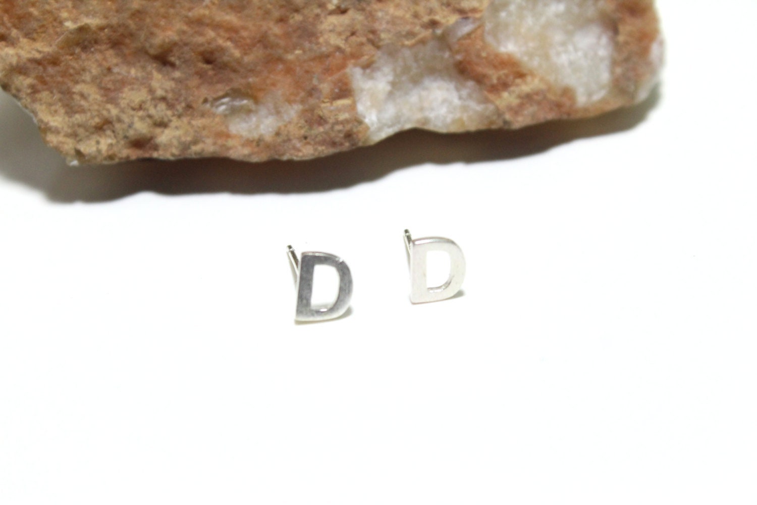 Anfangsohrstecker Kleine Buchstabe D Ohrstecker Sterling Silber 925 Buchstaben Ohrringe. Alphabet Ohrringe von Ronnie7