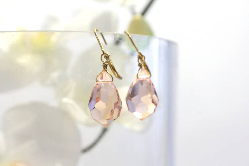 Facettierte Licht Rose Kristall Tropfen Ohrringe von Ronnie7