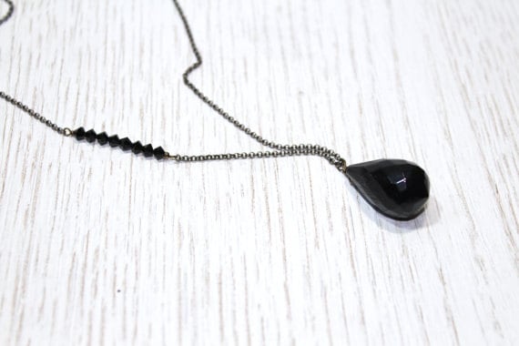 Lange Anhänger Halskette Mit Echtem Schwarzem Facettiertem Onyx Und Swarovski Kristallen von Ronnie7