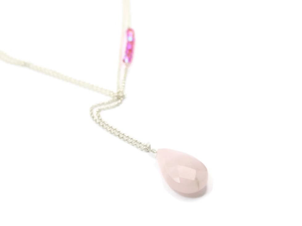 Lange Anhänger Mit Rosenquarz Und Swarovski Kristallen von Ronnie7