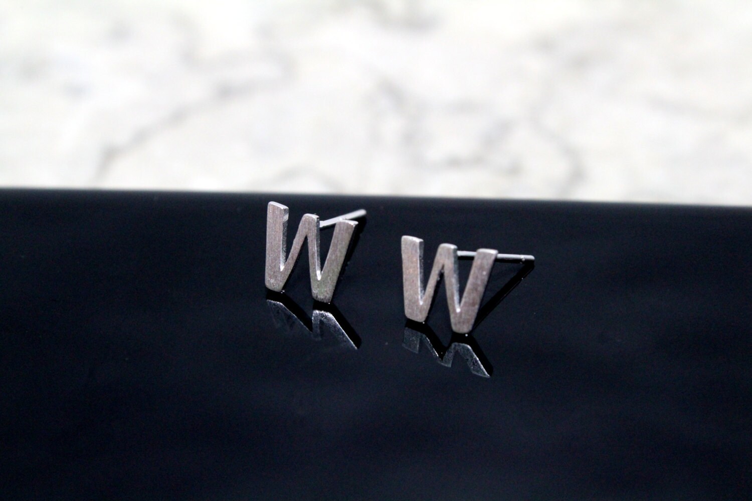 sterling Silber 925 Anfang Ohrstecker Kleine Buchstabe W Buchstaben Ohrringe, Alphabet Ohrringe von Ronnie7