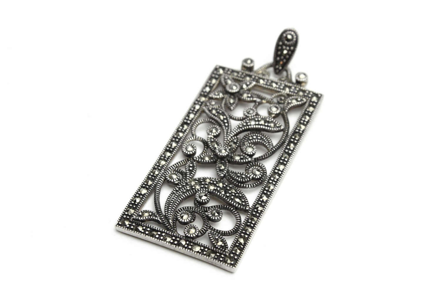 sterling Silber Rechteckiger Anhänger Mit Markasiten Und Floralen Design von Ronnie7