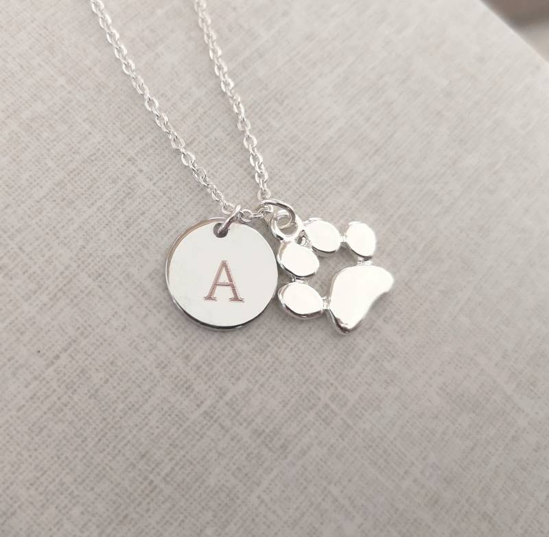 Hundepfote Und Initiale Halskette Gravierte Scheibe Initial Schmuck Personalisiertes Geschenk Hundeliebhaber Freundin von RonnyPop