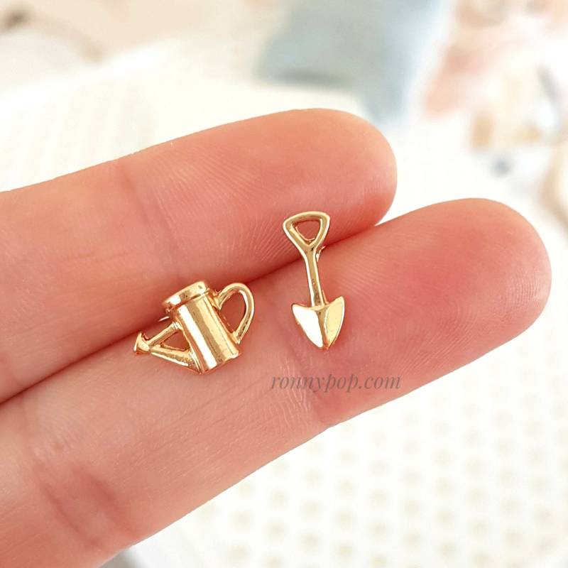 Pflanzgefäß-Ohrringe - Gießkanne Kelle Garten Silber Gold Kleine Ohrringe Zart Mutter-Geschenk Natur von RonnyPop