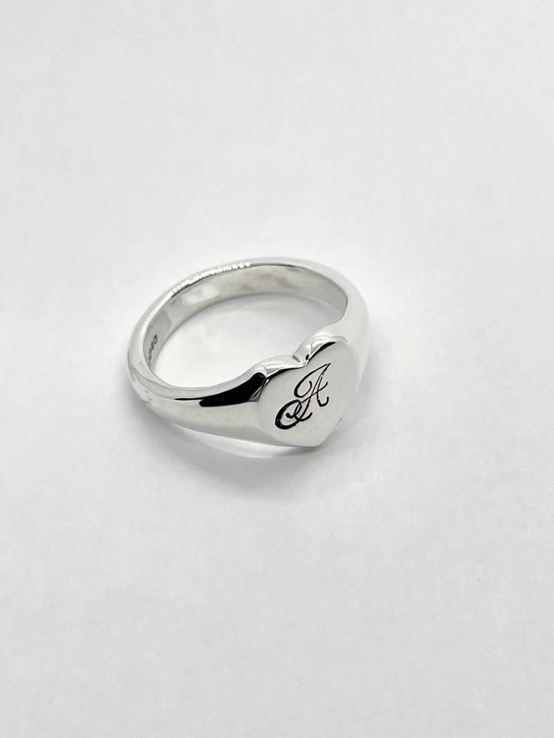 Herz Ring Dicker Massiver Siegelring Hand Gestempelt Sterling Silber Maßanfertigung Herzring 1-3 Buchstaben Graviert Herz Ring Dicker Massiver Siegelring Hand Gestempelt Sterling Silber Maßanfertigung Herzring 1-3 Buchstaben Graviert von RookFire