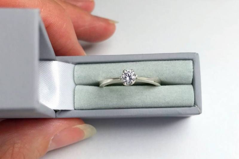 Versprechen Ring Silber Moissanit Oder Zirkonia Verlobungsring - Solitär 4 Mm Cubic Zirconia Runden Cut Stone Set Versprechen Ring Silber Moissanit Oder Zirkonia Verlobungsring - Solitär 4 Mm Cubic Zirconia Runden Cut Stone Set von RookFire