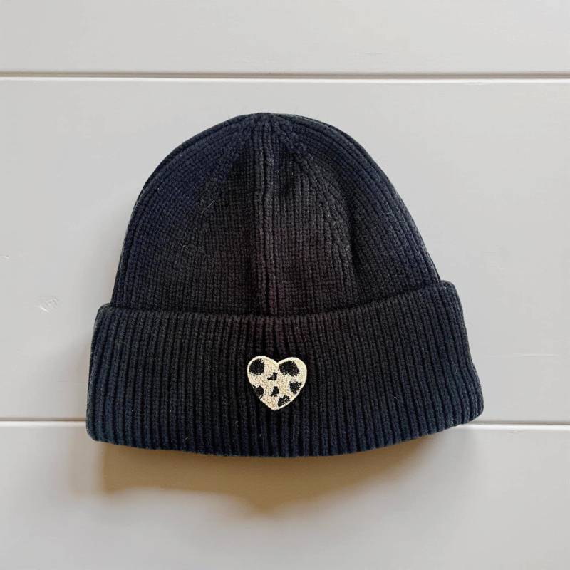 strick Mütze | Mit Gesticktem Leo Herz Leoherz Schwarz, Grau, Hellgrau, Taupe von RoosGiftShop