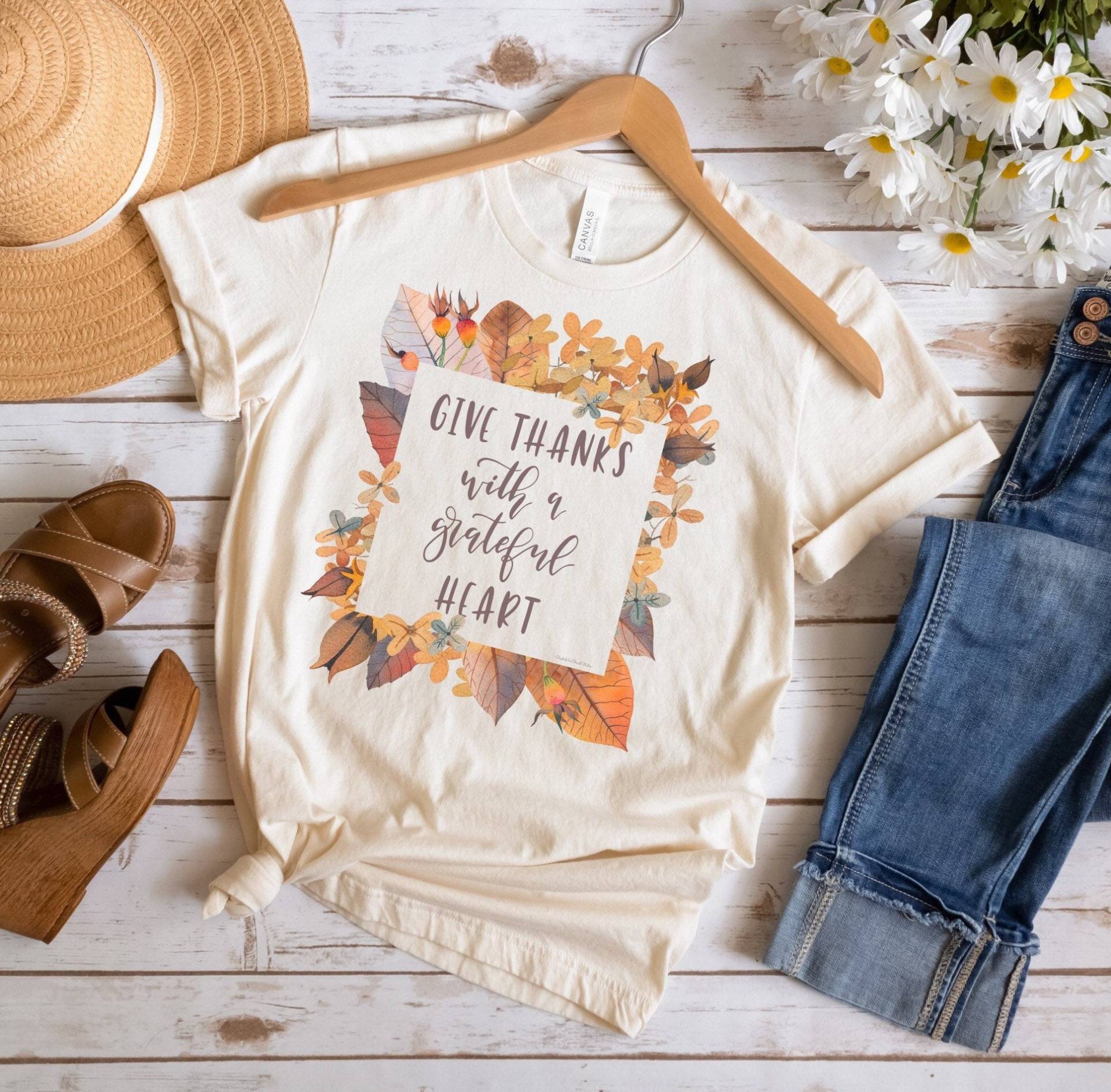 Give Thanks With A Grateful Heart Shirt, Herbst Thanksgiving Shirt, Religiöses Shirt, Gebetsshirt, Dankbares Shirt, Herbst Shirt, Worship T von RootedInChristStudio