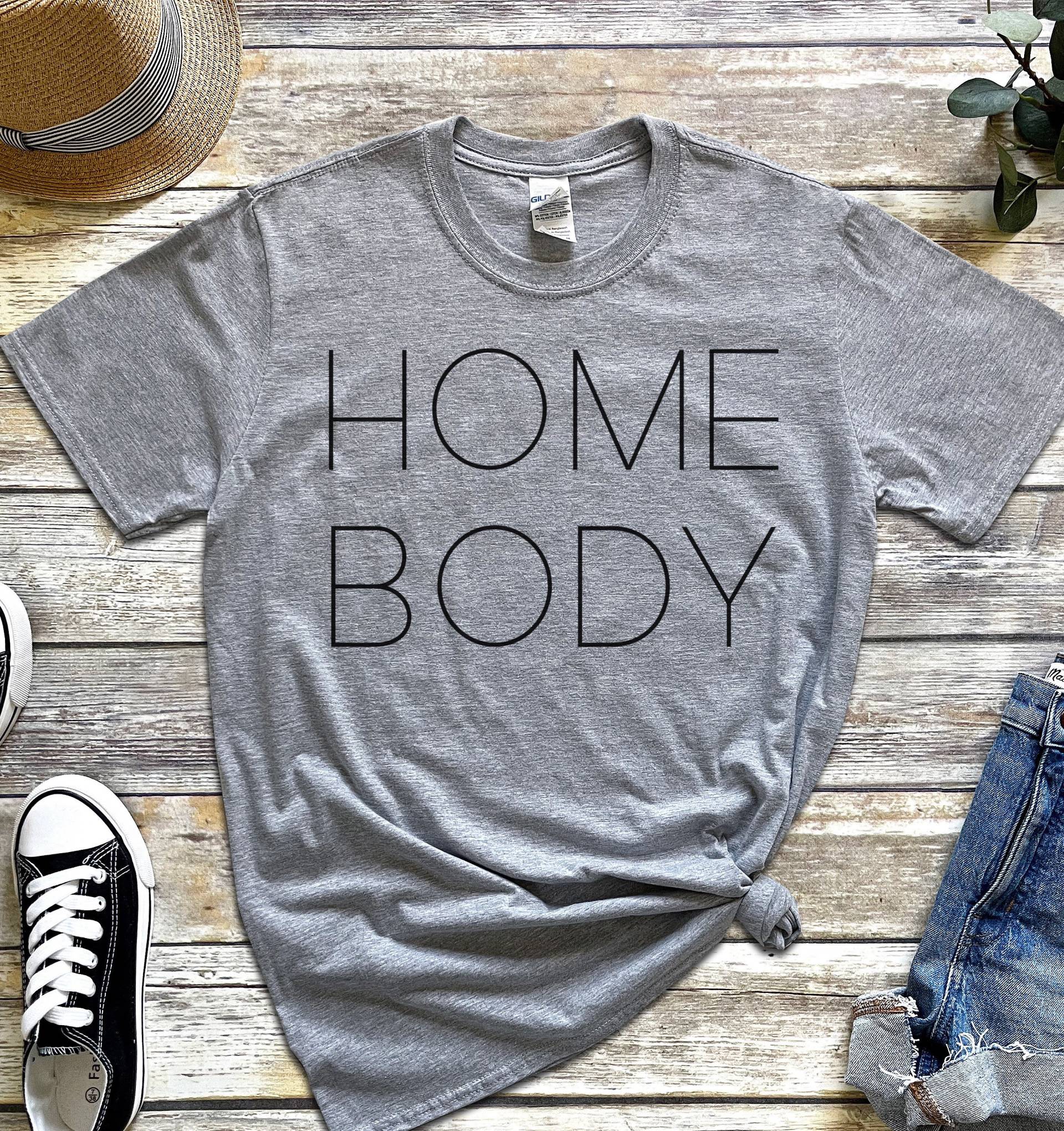 Homebody Shirt, Introvertiertes Homeschool Mom Indoorsy Antisocial Geschenke Für Sie, Ihn von RootedInChristStudio