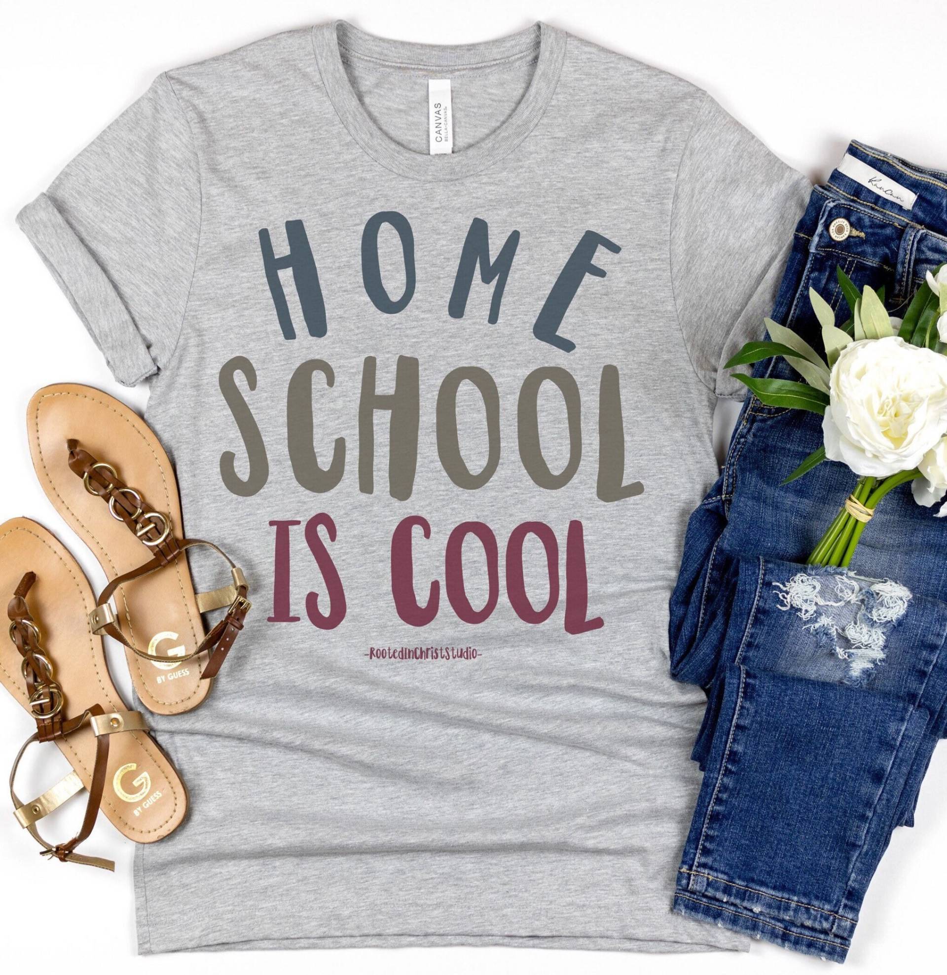 Homeschool Mom Shirt, Lustiges T-Shirt, Quarantäne Trendy Tees Für Lehrer, Zurück Zur Schule, Cooles T-Shirt von RootedInChristStudio