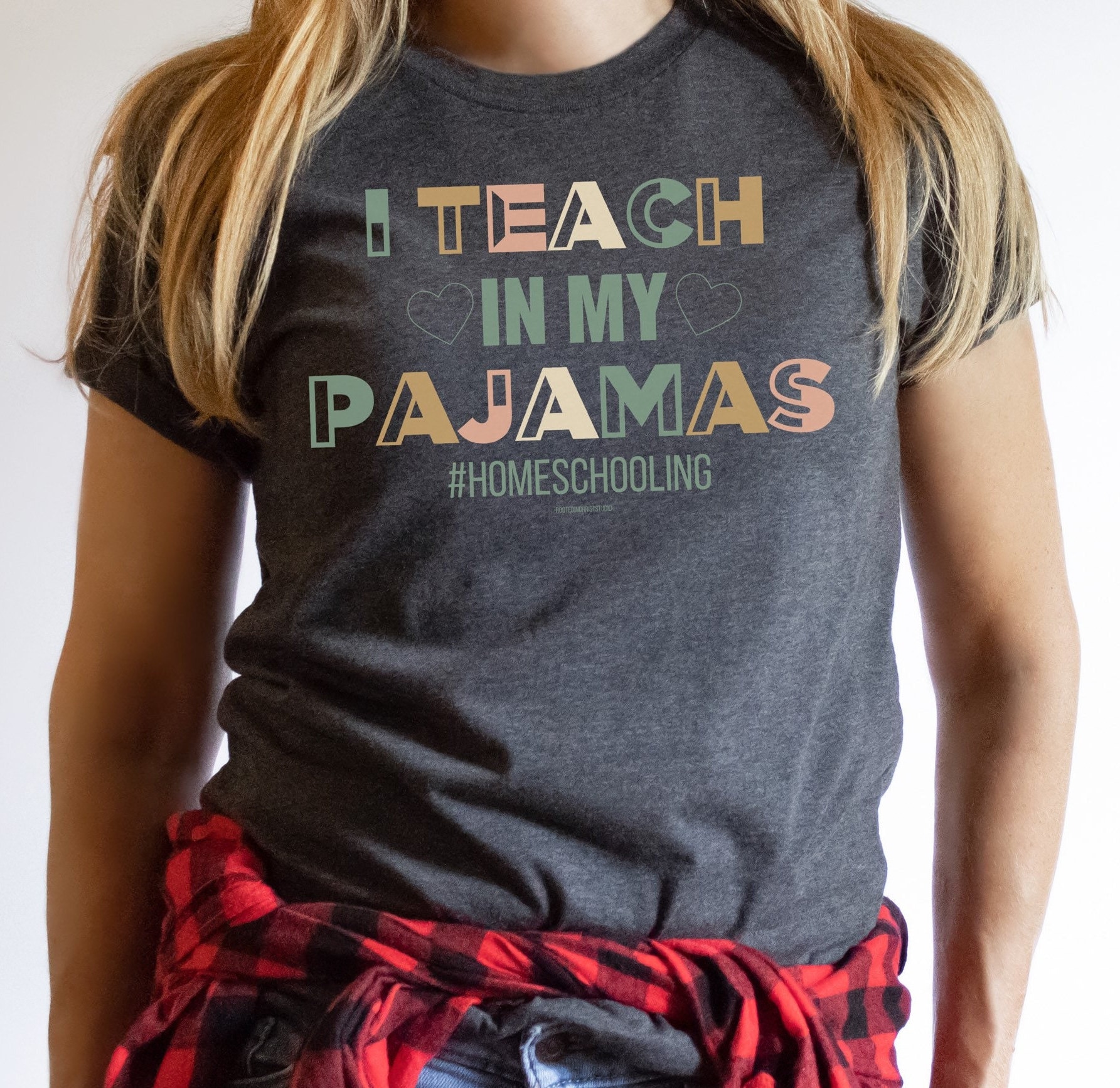 I Teach in My Pyjamas Shirt, #homeschooling, Homeschool Mom Lustiges Lehrer Mama Shirt von RootedInChristStudio