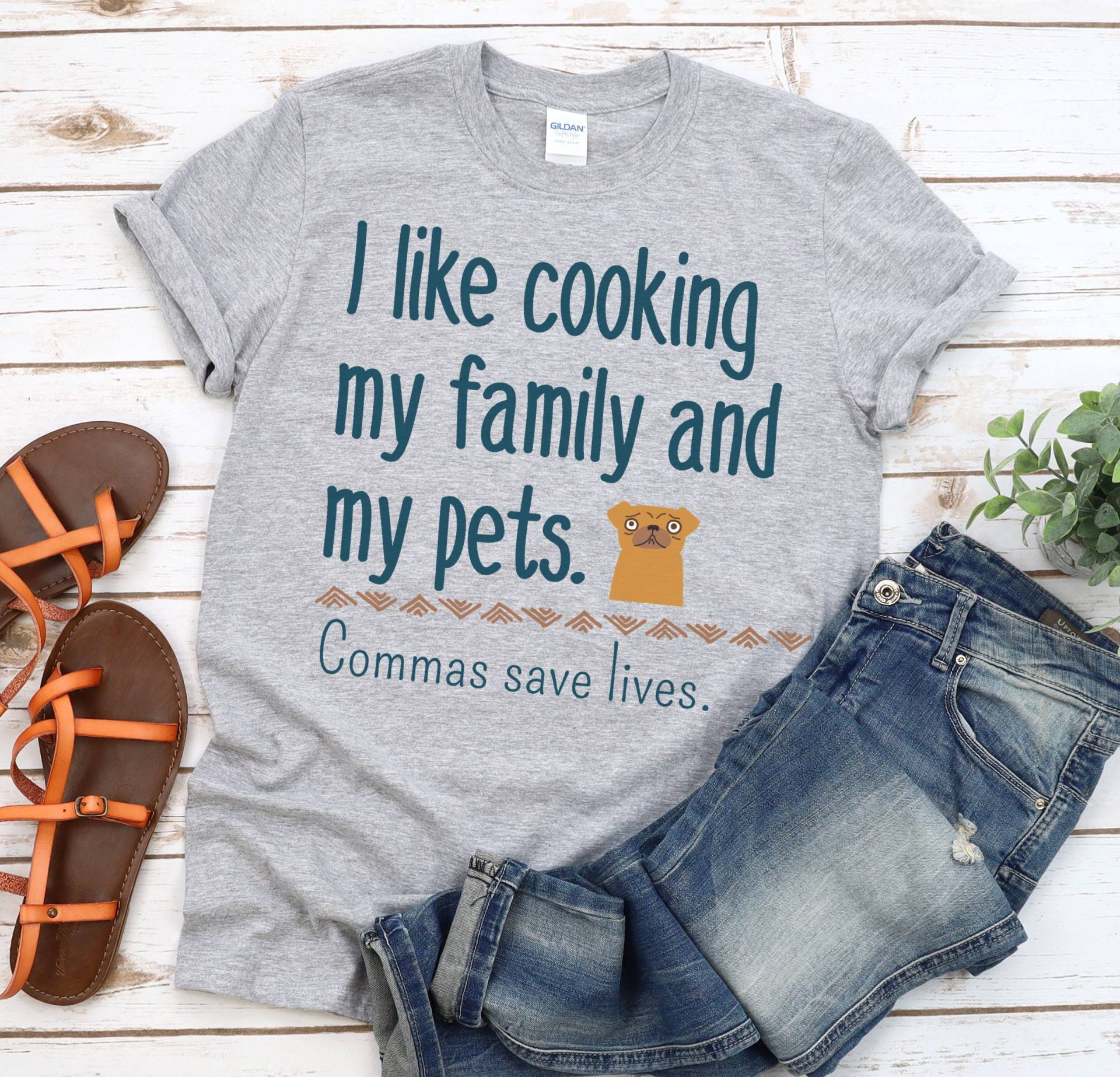 Ich Koche Gerne Meine Familie Und Haustiere Kommas Save Lives Shirt, Englisch Lehrer Leselehrer Unterricht Shirts, Grammatik Shirt von RootedInChristStudio