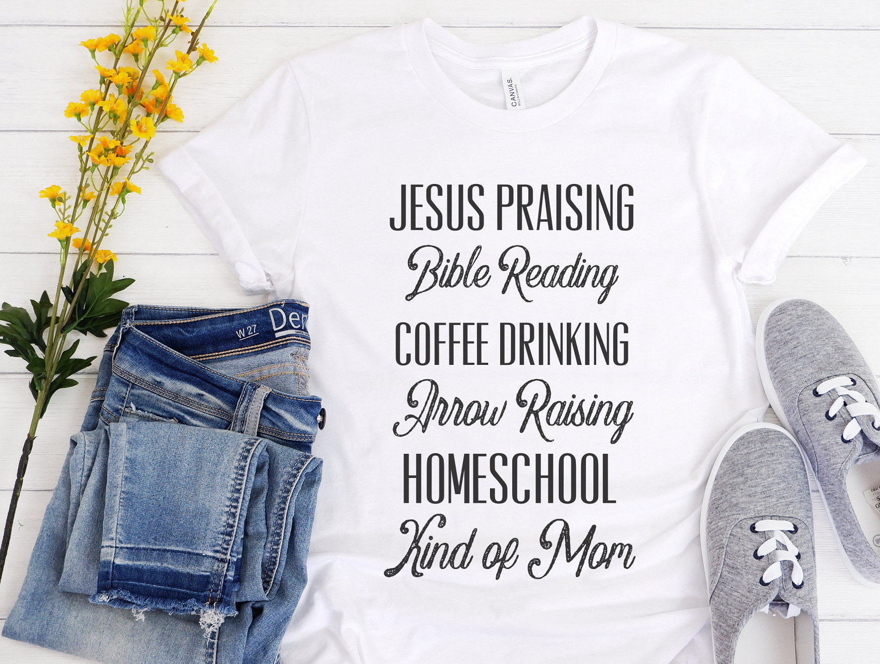 Jesus Lobt, Bibellesung, Kaffeetrinken, Pfeil Heben, Homeschool Art Von Mama Shirt , Shirt, Spaß, Mama von RootedInChristStudio