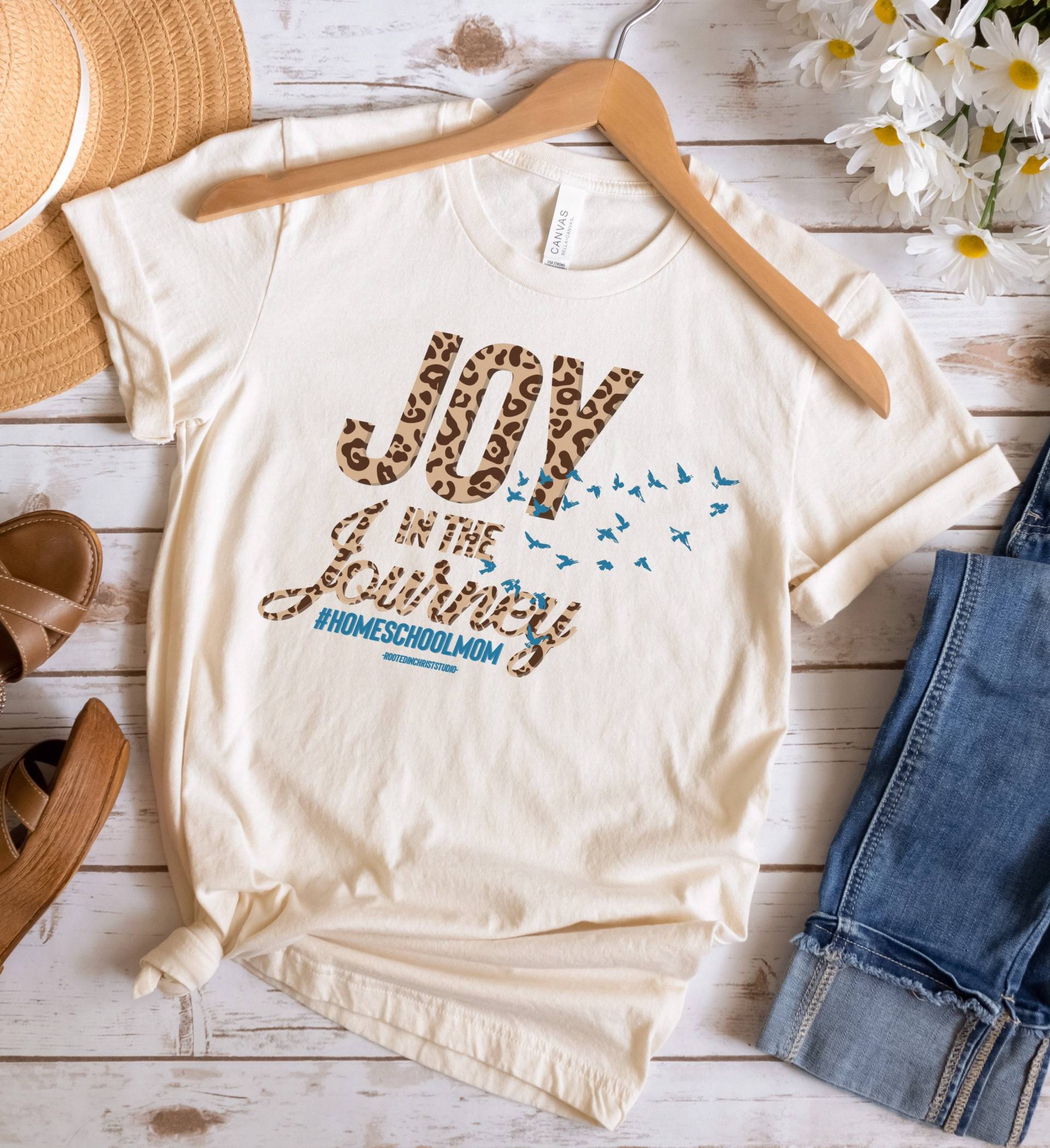 Joy in The Journey Shirt, Homeschool Mom Leopard Print Vogel #homeschoolmom, Geschenk Für Mama von RootedInChristStudio