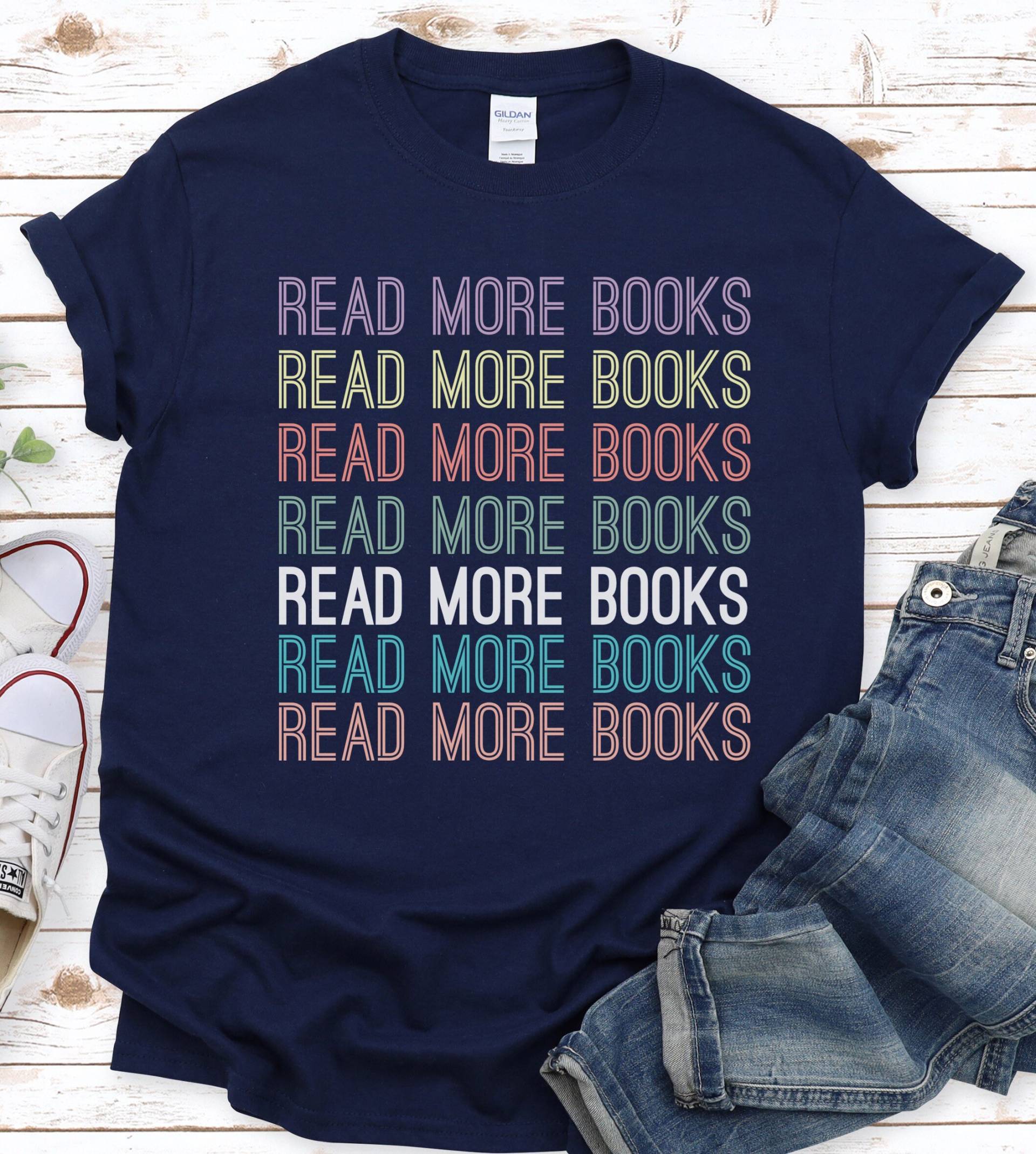 Lesen Sie Mehr Bücher Shirt, Umrissen, Bibliothekar T-Shirt, Weiches Vintage-Feel Tshirt, Lesen, Geschenk Für Bibliothekare, Bibliothek Wissenschaft von RootedInChristStudio