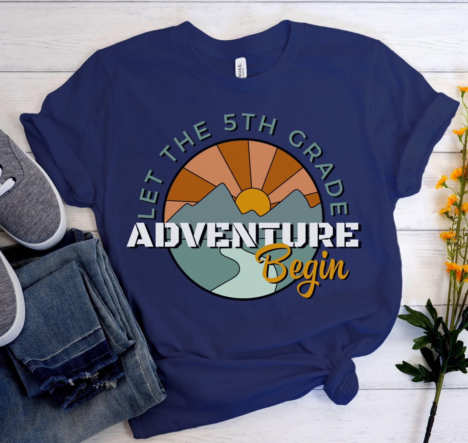 Let The 5Th Grade Adventure Begin Shirt, 5. Klasse Lehrer, Fünfte Team, Erster Schultag von RootedInChristStudio