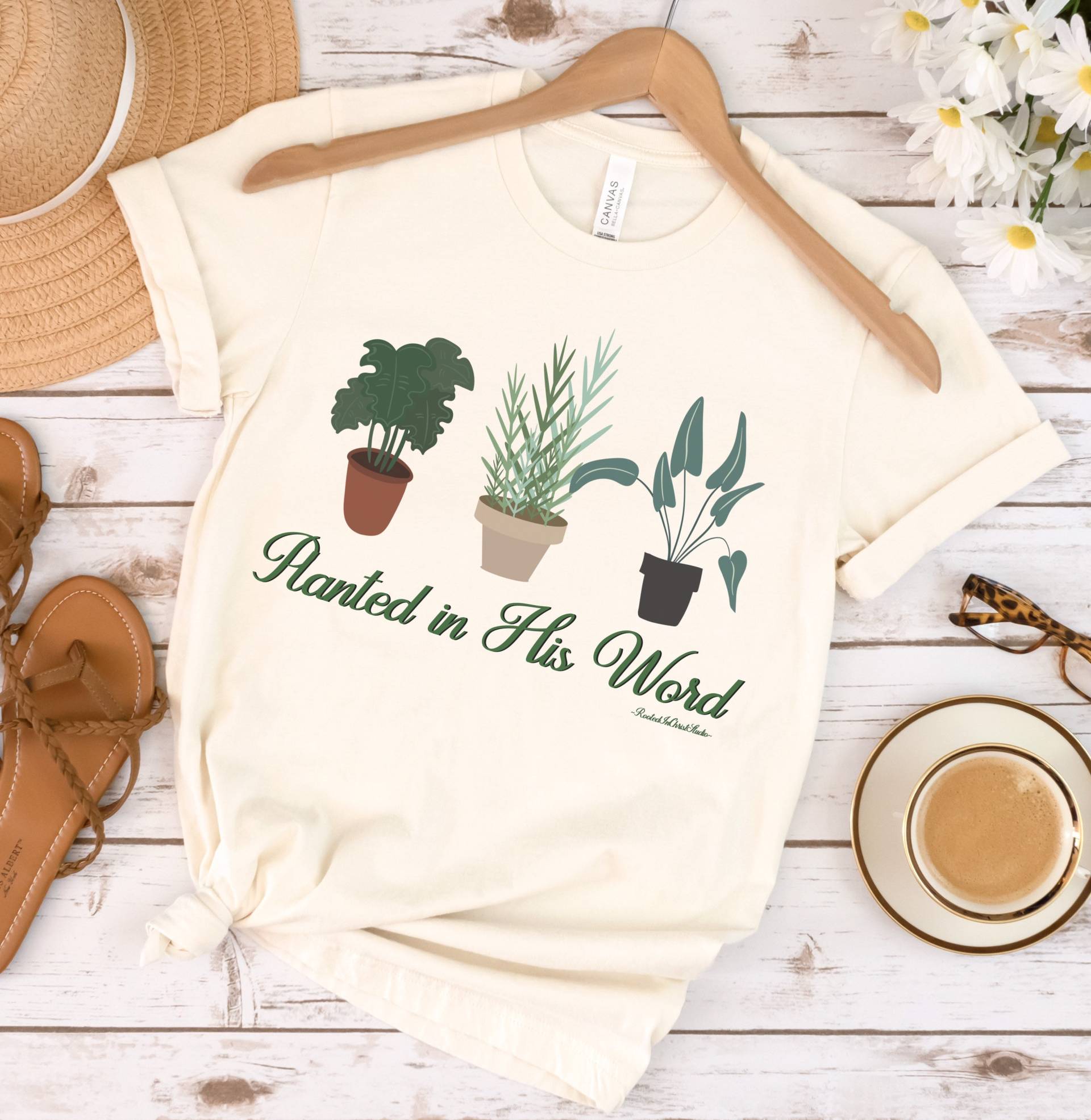 Pflanzt in Seinem Wort Kleine Pflanzen Shirt, Christliches Frauen Glaube T-Shirt, Christliche Kleidung, Gärtner Pflanzenliebe von RootedInChristStudio