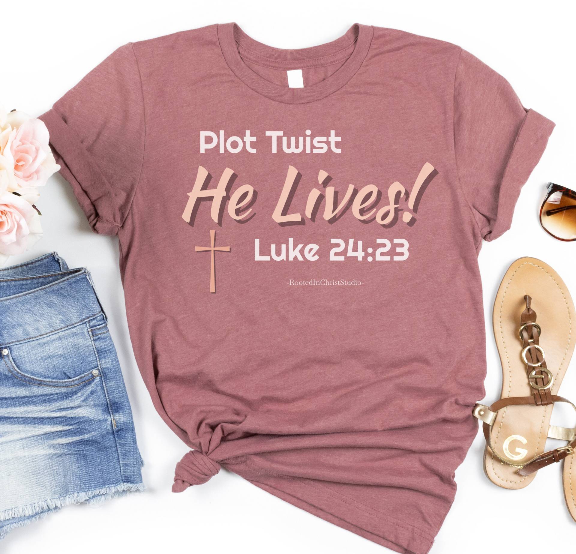 Plot Twist He Lives Shirt, Luke 2423 Bibelvers, Christliche Geschenke, Christliches T-Shirt, Frauen Christliches Homeschool Shirt von RootedInChristStudio
