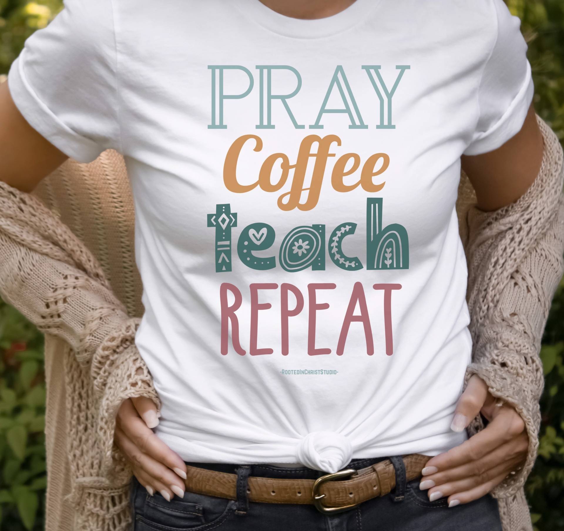 Pray Coffee Teach Repeat, Lehrer Shirt, Lustiges Christliches T-Shirt, Kaffee Liebhaber von RootedInChristStudio