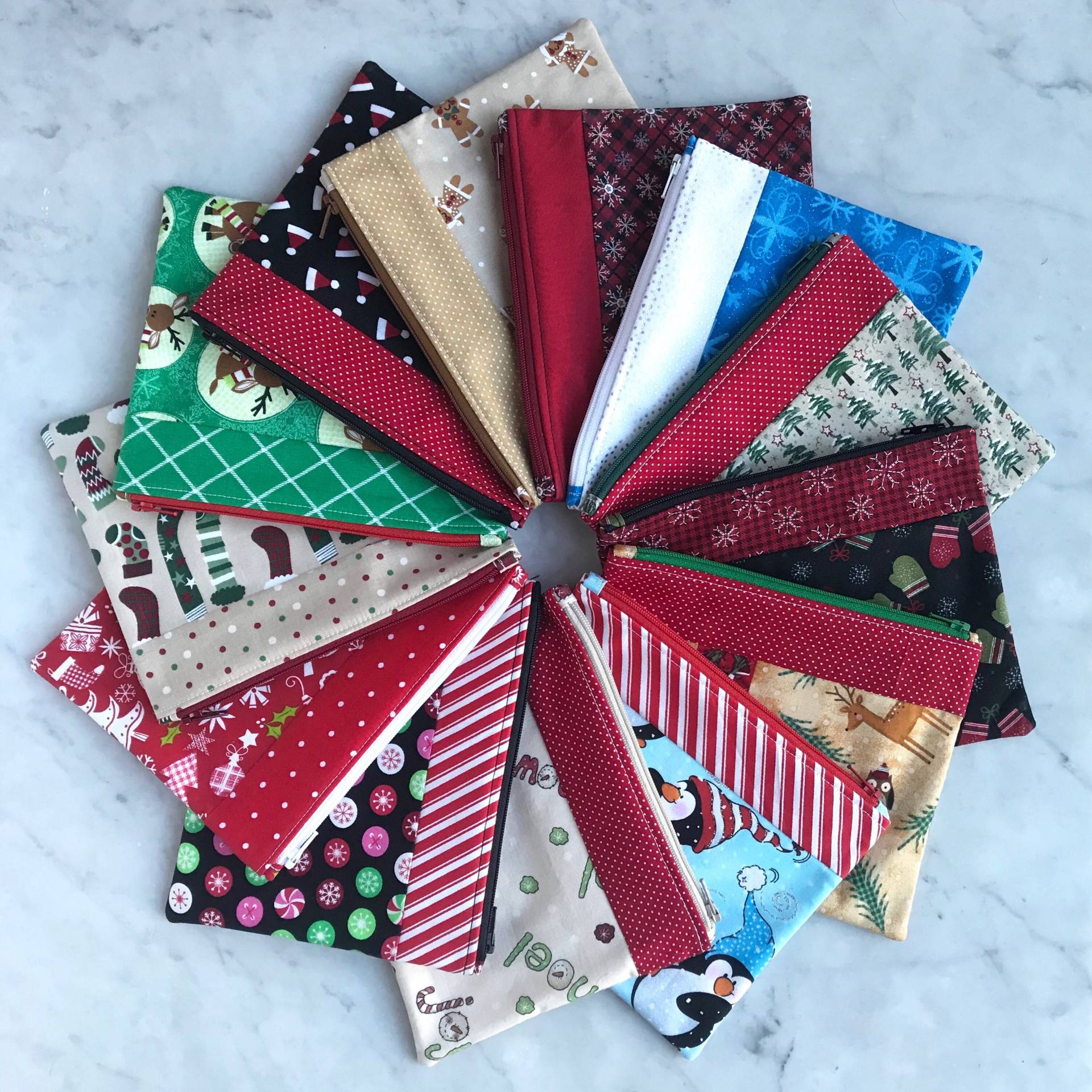 Weihnachten - Urlaub Wiederverwendbare Sandwich-Tasche Make-Up-Tasche Snack-Tasche Toilettentasche Eco Friendly Lunch Bag Stoff Reißverschluss Tasche Weihnachten - Urlaub Wiederverwendbare Sandwich-Tasche Make-Up-Tasche Snack-Tasche Toilettentasche Eco Friendly Lunch Bag Stoff Reißverschluss Tasche von RootedMamaCreations